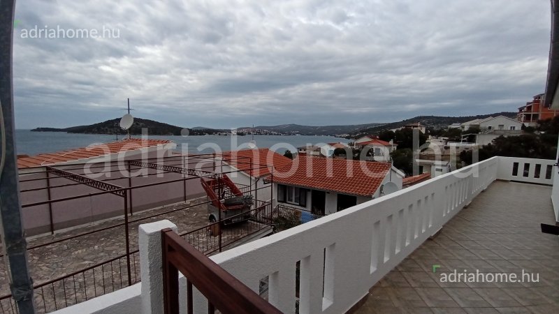 Rogoznica – Apartment-house 80 meters from the sea