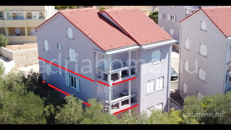 Novalja – – Dvosobni apartman od 43 m2 na I katu s velikom terasom 