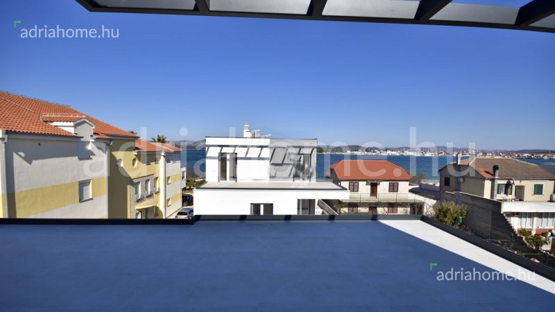 Murter – Újépítésű penthouse gyönyörű kilátással a tengerre