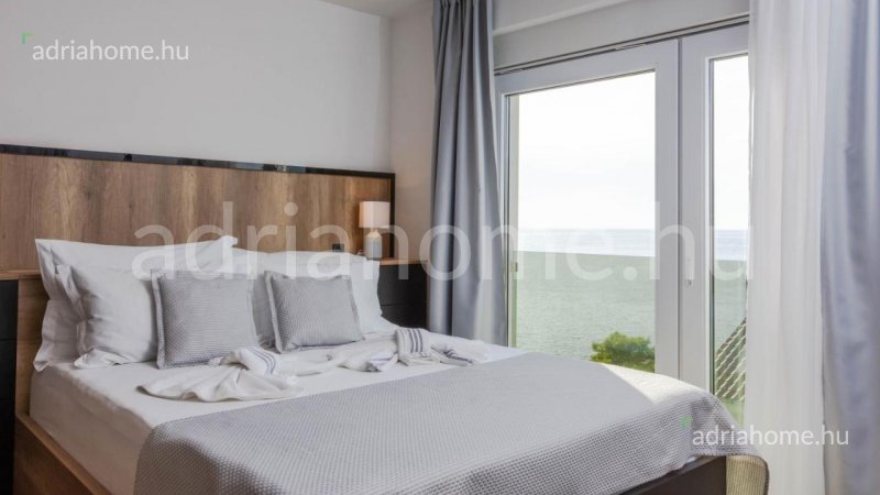 Rogoznica környéke - Luxus villa 2. sorban a tengertől, panoráma a nyílt tengerre