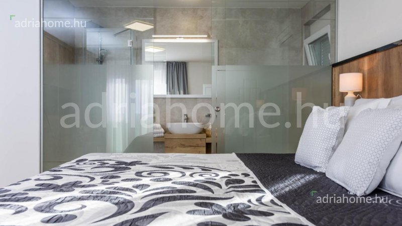 Rogoznica környéke - Luxus villa 2. sorban a tengertől, panoráma a nyílt tengerre