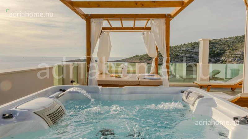 Rogoznica környéke - Luxus villa 2. sorban a tengertől, panoráma a nyílt tengerre