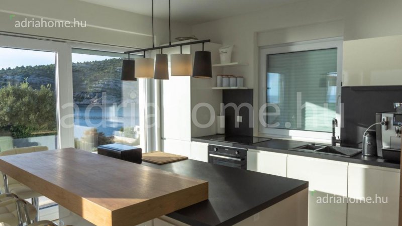 Rogoznica környéke - Luxus villa 2. sorban a tengertől, panoráma a nyílt tengerre
