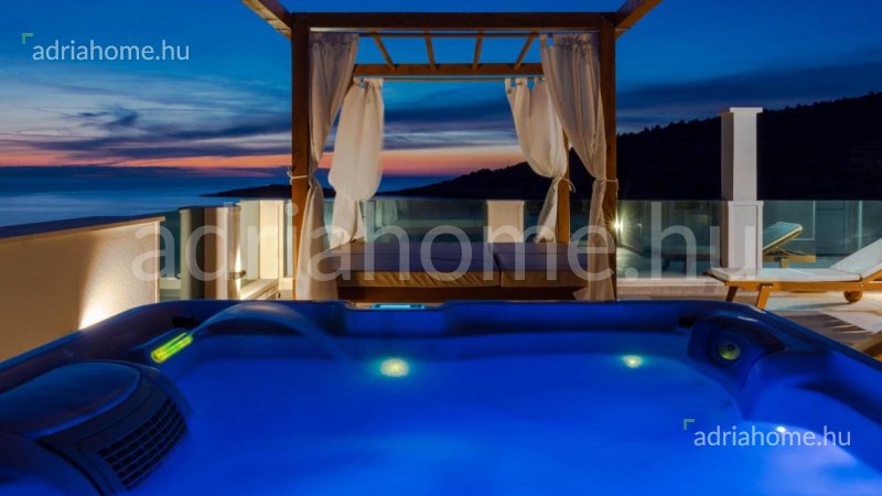 Rogoznica környéke - Luxus villa 2. sorban a tengertől, panoráma a nyílt tengerre