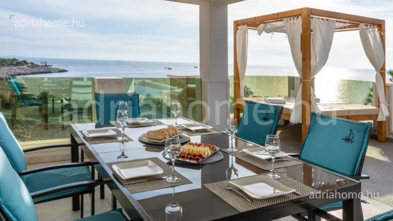 Rogoznica környéke - Luxus villa 2. sorban a tengertől, panoráma a nyílt tengerre
