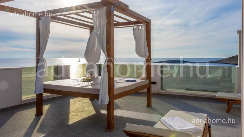 Rogoznica környéke - Luxus villa 2. sorban a tengertől, panoráma a nyílt tengerre