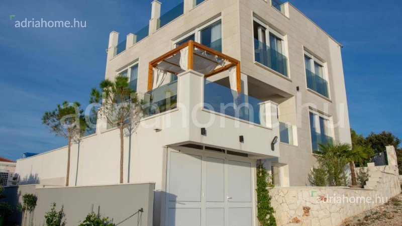 Rogoznica környéke - Luxus villa 2. sorban a tengertől, panoráma a nyílt tengerre
