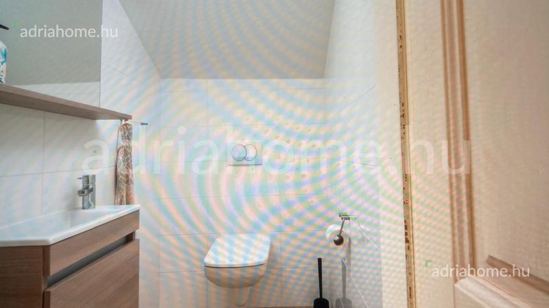 Trogir környéke - Kétszintes luxuslakás tetőterasszal a 2. sorban, medencével