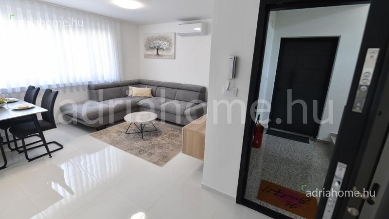 Crikvenica – Two-bedroom apartment with sea view