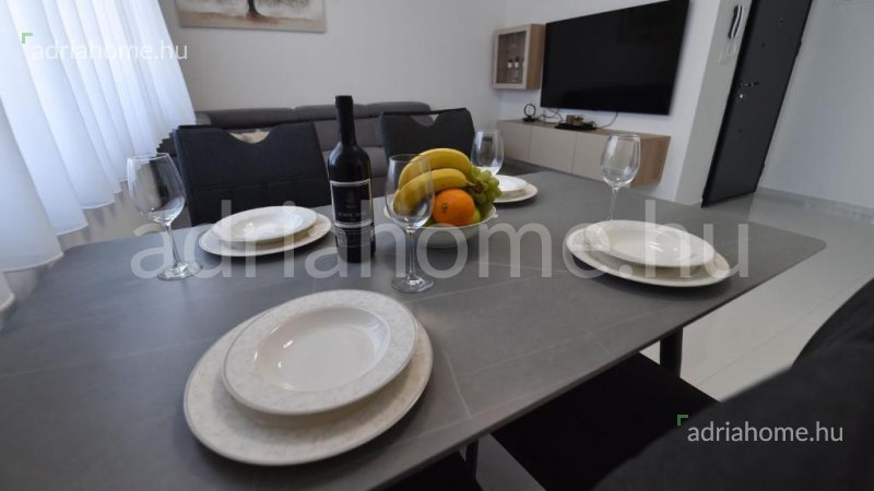 Crikvenica – Two-bedroom apartment with sea view