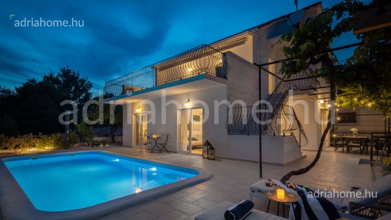 Rogoznica - Exkluzív villa medencével a Marina Frapa közelében