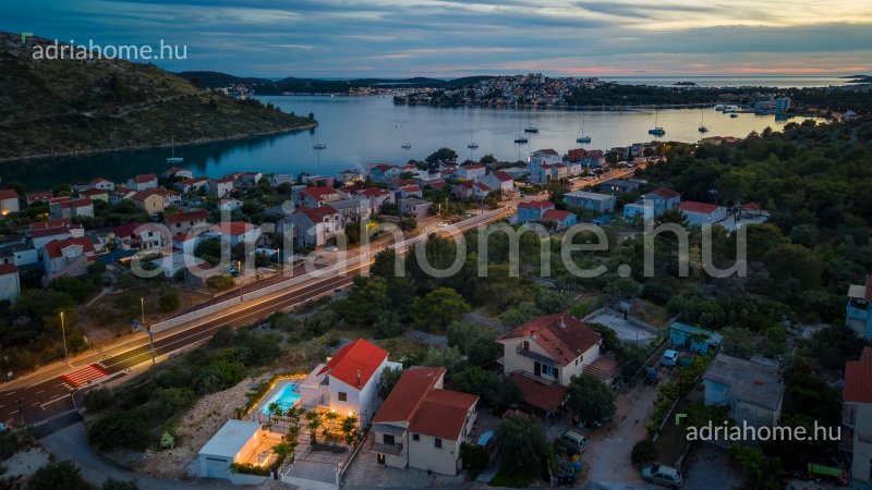 Rogoznica - Exkluzív villa medencével a Marina Frapa közelében